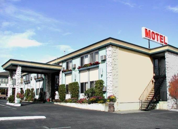 Acorn Motor Inn Оук-Харбор Экстерьер фото